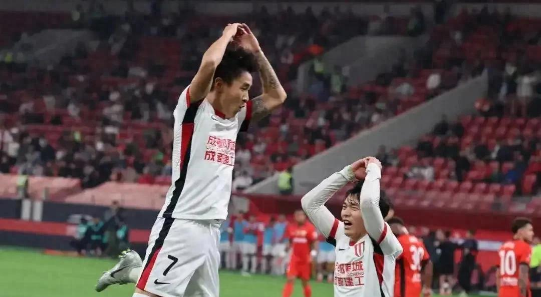 开云成都蓉城迎CBA常规赛关键赛，关键时刻外线爆发，更衣室稳定，身体对抗强度拉满的简单介绍